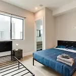 Modern 4 Bedroom With Rooftop #3