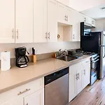 Chic 1-Bed Hollywood Loft Iconic Sign Views & Private Parking