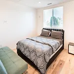 Chic 1-Bed Hollywood Loft Iconic Sign Views & Private Parking