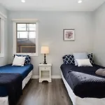 Stylish 4 Bedroom House Near Korea Town