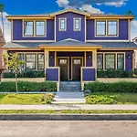Stylish 4 Bedroom House Near Korea Town