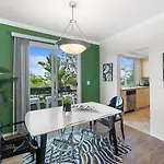 Beverly Hills Glamour Oasis 2 Bedroom Apt With Parking 304