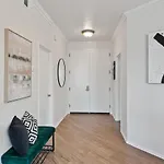 Beverly Hills Glamour Oasis 2 Bedroom Apt With Parking 304