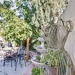 Los Angeles Apartment With Patio, 4 Mi To Downtown!