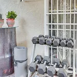 Los Angeles Apartment With Patio, 4 Mi To Downtown!