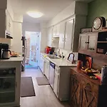 Cozy Private Room & Bath Central Location La
