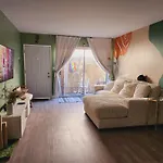 Cozy Private Room & Bath Central Location La
