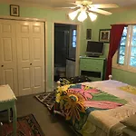 Elaine\'S Hollywood Bed & Breakfast
