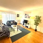 Marina Breeze 2 Bedroom Apt With 2 Bathroom