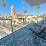 Hollywood Sign View 2 Bed 2 Bath Premium Corner