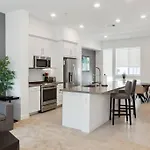 Bright, Modern, Central - Theater Room, Sleeps 9