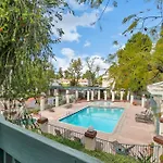 High Ceilings 3Br With Loft-2 Baths Pool & Jacuzzi