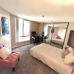 Hollywood Two Bedroom & Free Two Parking Spots Apartment