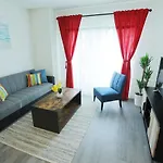 Hollywood Metropolitan Suites