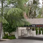 Sportsmen\'S Lodge Hotel
