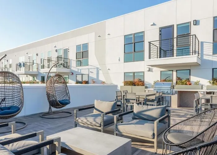 Stylish Studio In Hollywood!