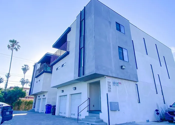 Stylish 3 Br/3Br Family House