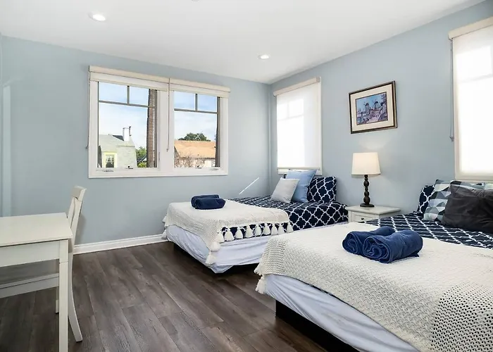 Stylish 4 Bedroom House Near Korea Town