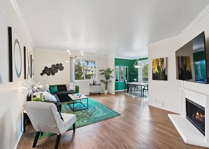 Beverly Hills Glamour Oasis 2 Bedroom Apt With Parking 304