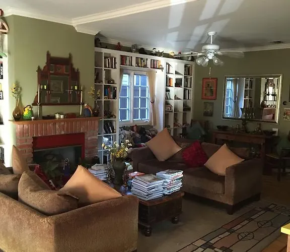 Elaine\'S Hollywood Bed & Breakfast