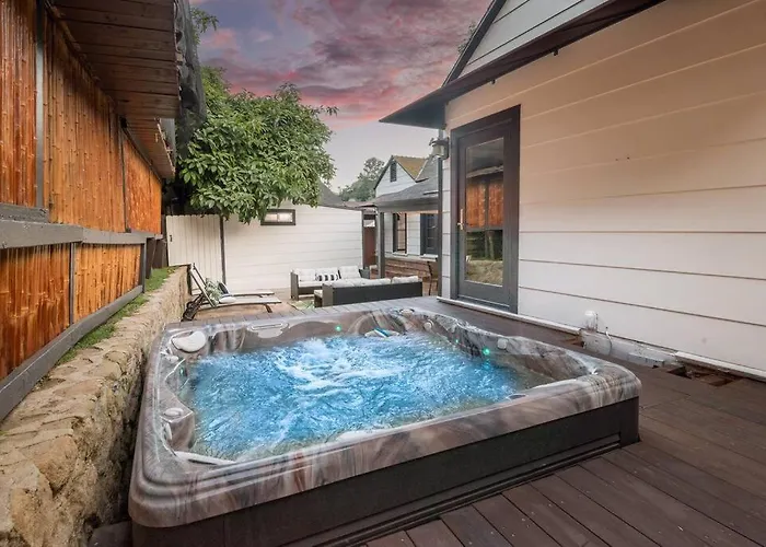 Luxurious Bel Air Home W/ Jacuzzi! 2Bd 2Ba