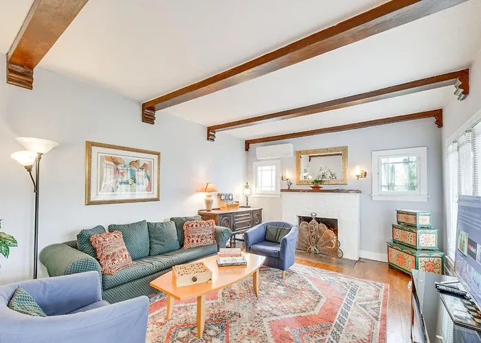 Classic Los Angeles Home 2 Blocks To Melrose Ave!