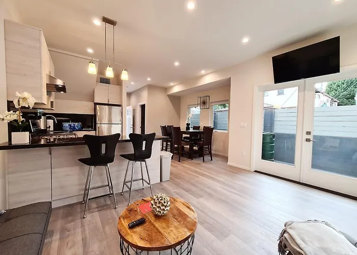 Prime La 2 Bedroom & 3 Bath Home Beverly Hills Adj