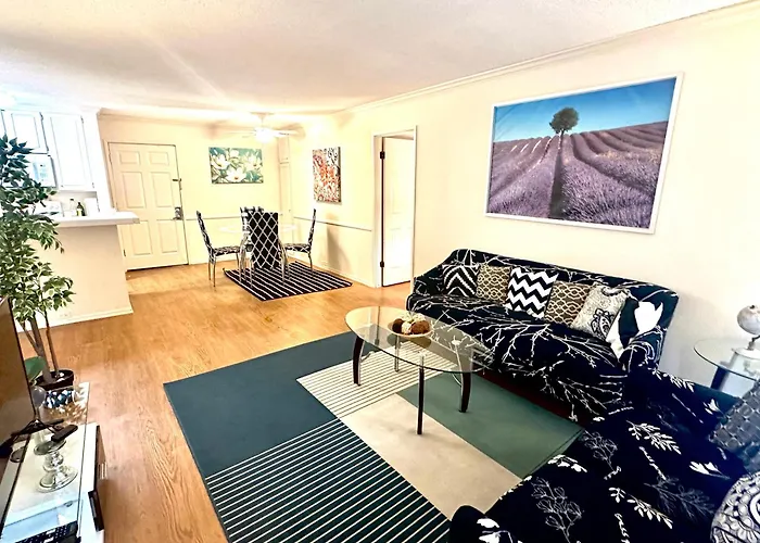 Marina Breeze 2 Bedroom Apt With 2 Bathroom