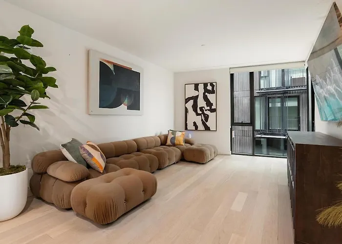 Luxurious 2-Bedroom Retreat In Santa Monica