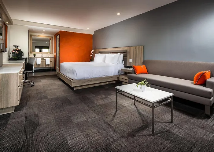 Canoga Hotel At Warner Center