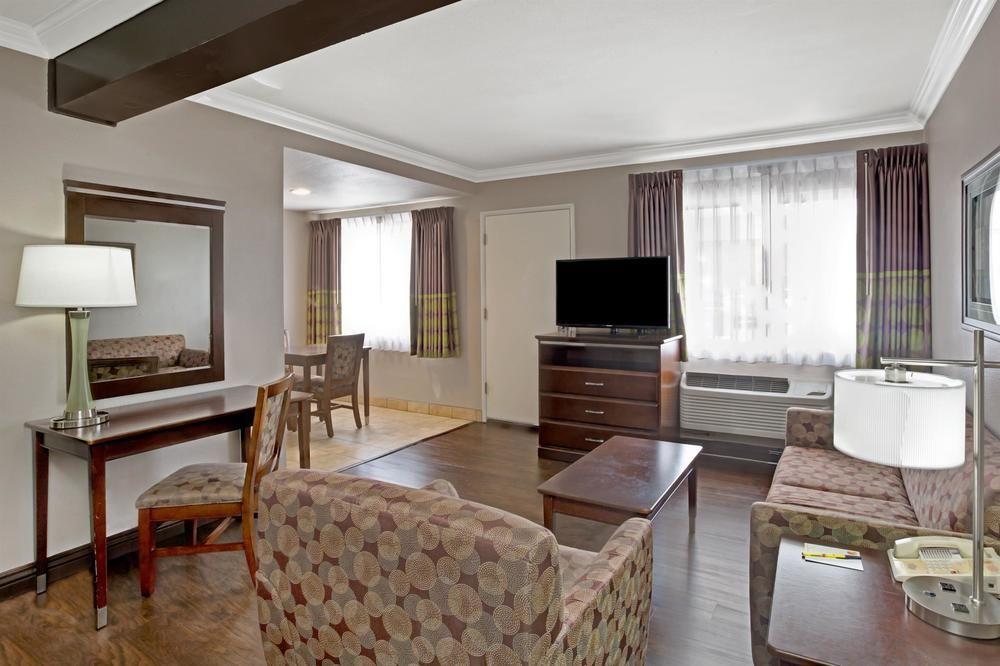 Super 8 By Wyndham Los Angeles-culver City Area Hotel Los Angeles