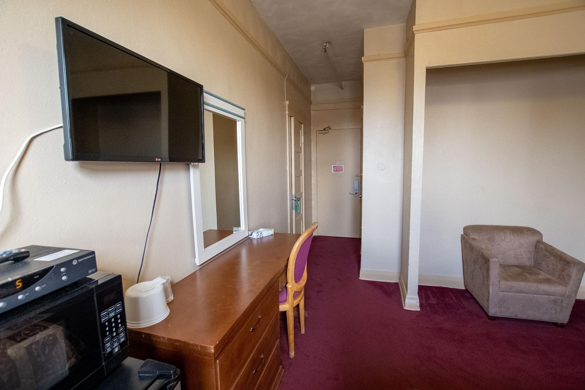 Stillwell Hotel 2*