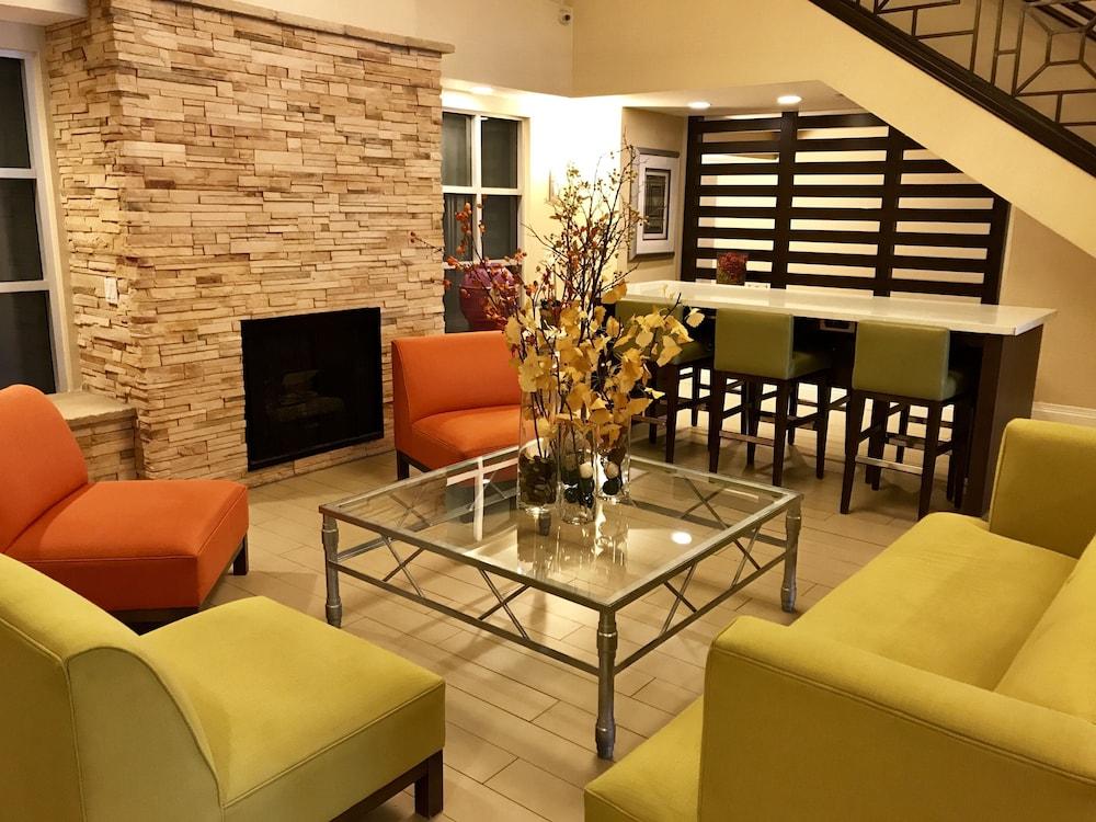 Doubletree By Hilton Chatsworth