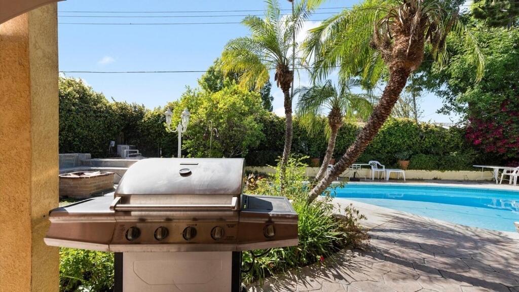 The Levy'S Paradise Garden Los Angeles