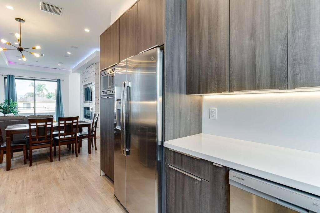 Modern 4 Bedroom With Rooftop #3 Villa