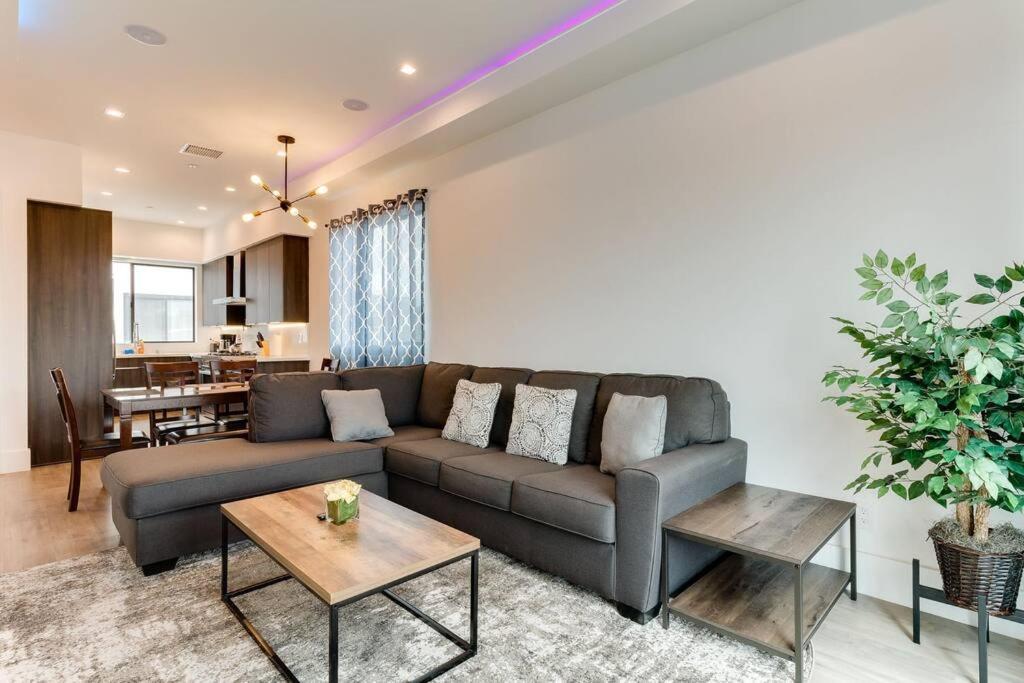 Modern 4 Bedroom With Rooftop #3 Villa *