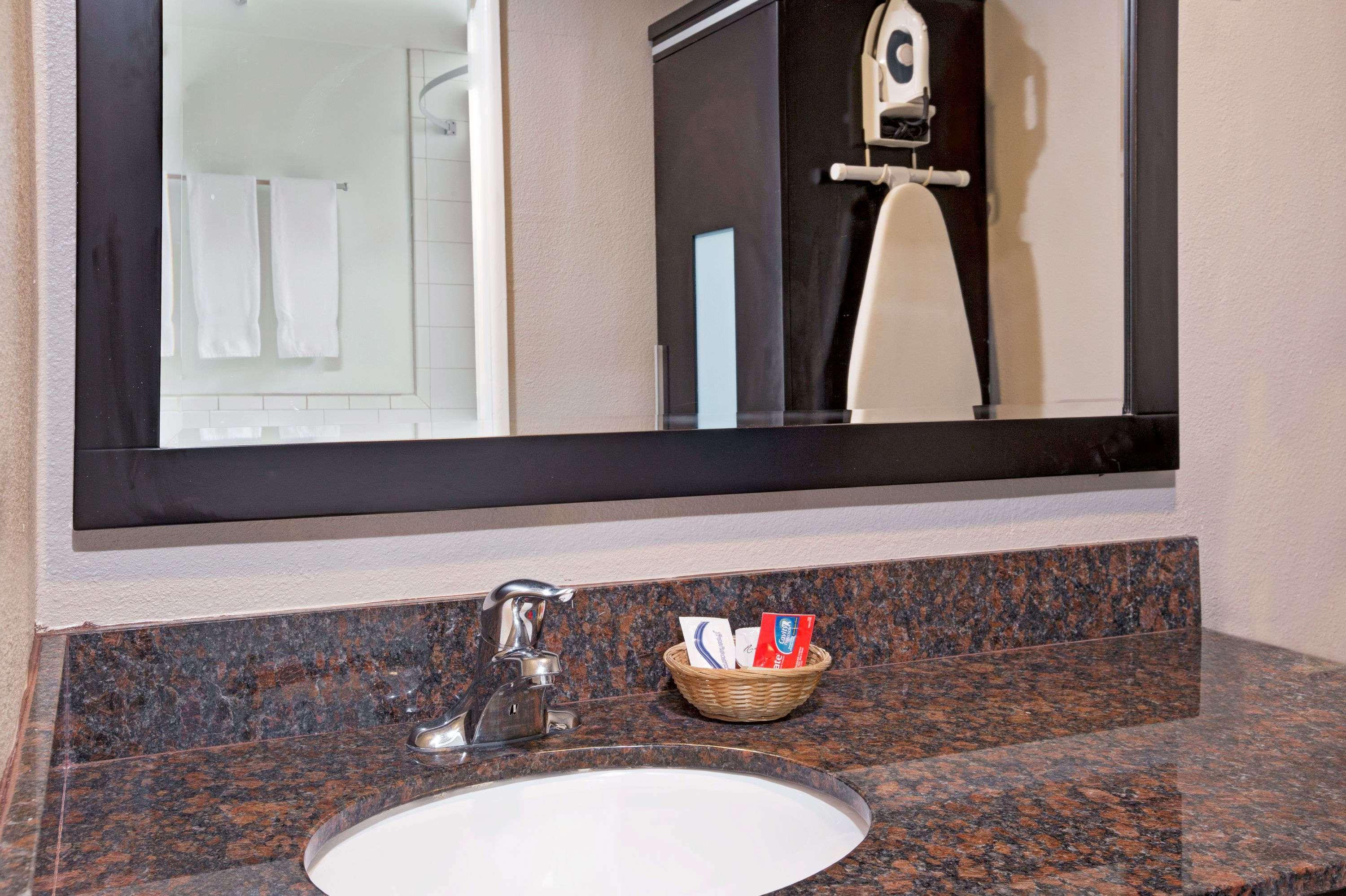 Super 8 By Wyndham Los Angeles-culver City Area Los Angeles