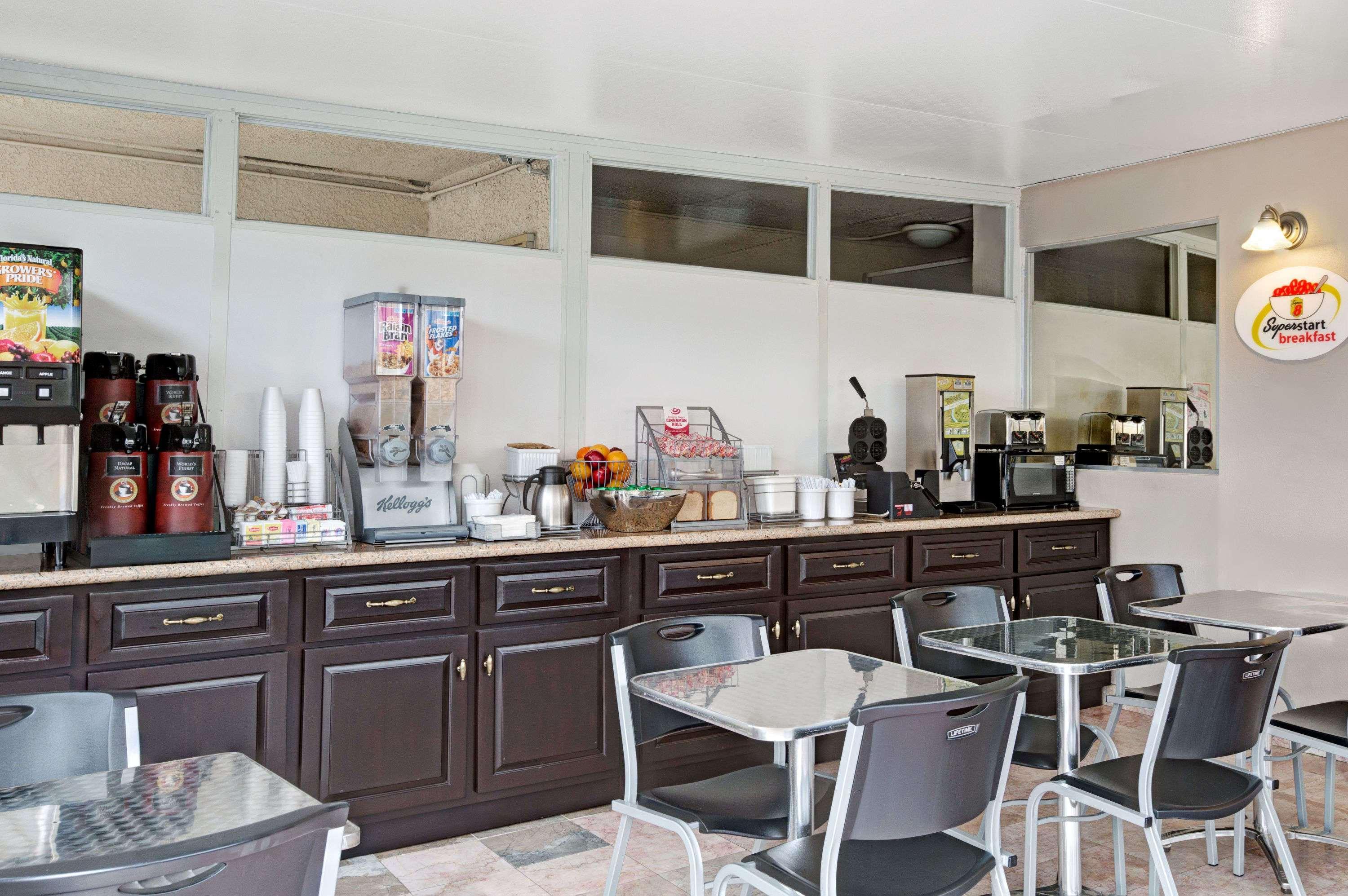 Super 8 By Wyndham Los Angeles-culver City Area Hotel 2*