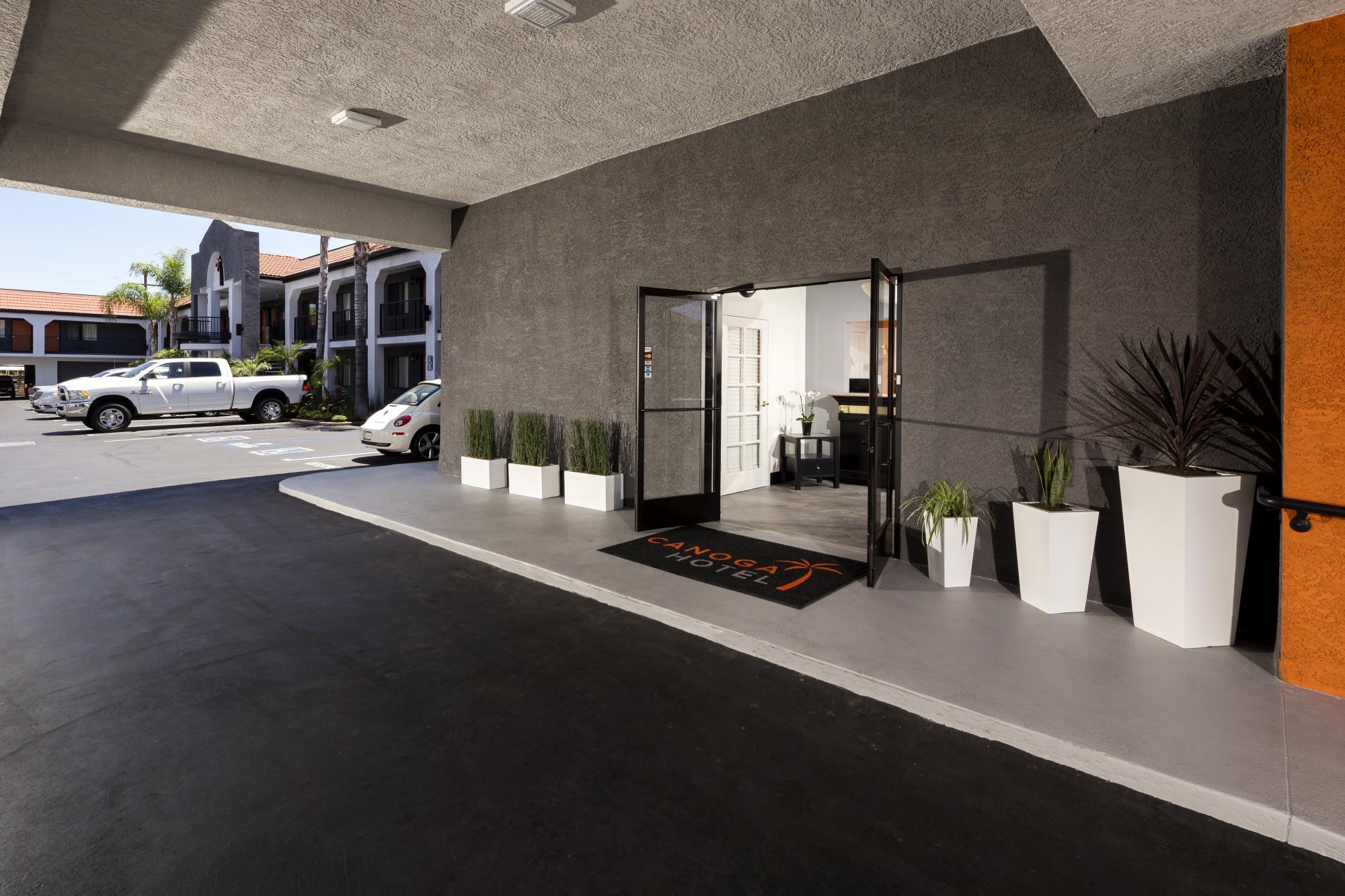 Hotel Canoga At Warner Center