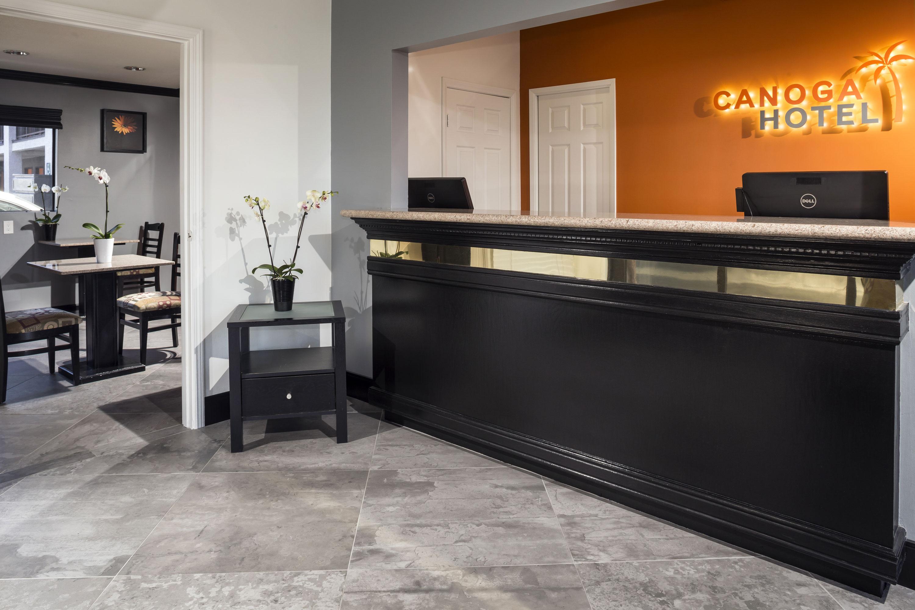 Hotel Canoga At Warner Center 3*
