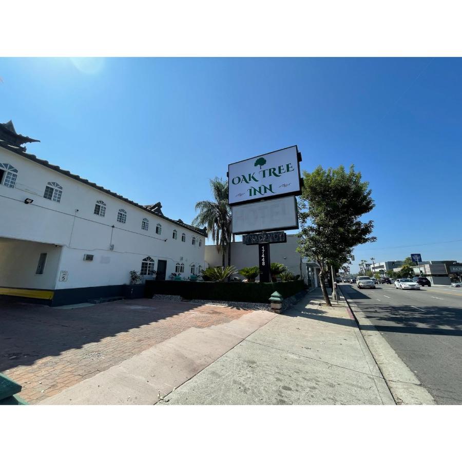 Motel Oak Tree