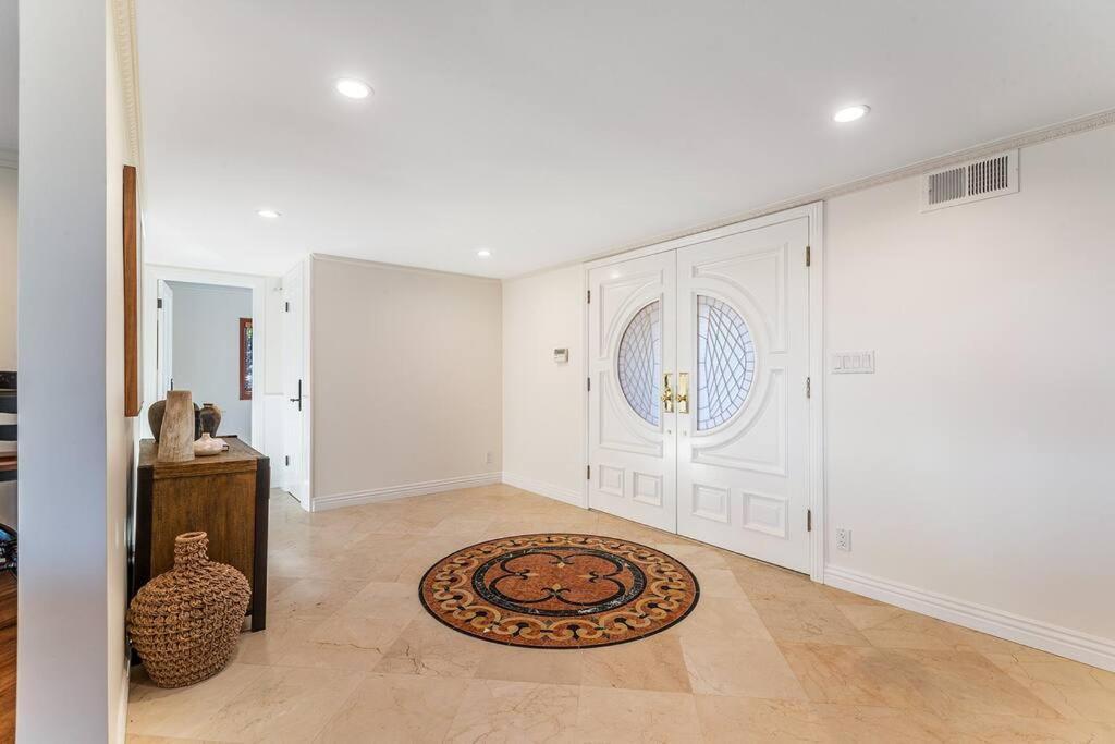 5bdr Park Lane Villa-basketball Court-pool-views Los Angeles