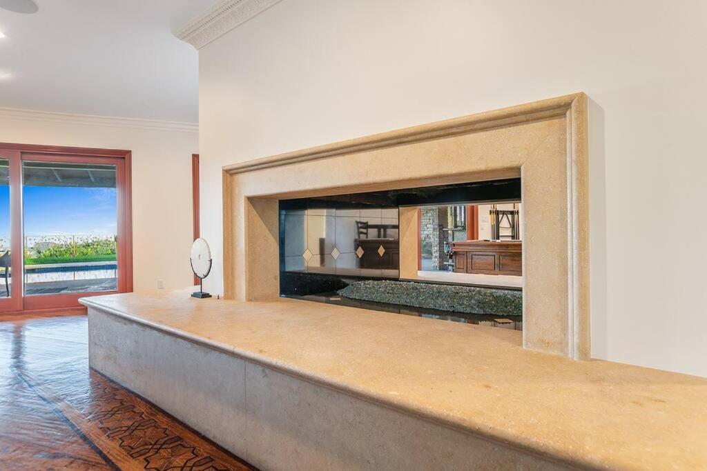 5bdr Park Lane Villa-basketball Court-pool-views *