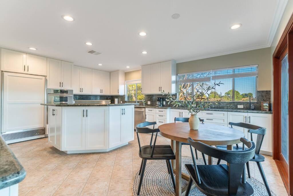 5bdr Park Lane Villa-basketball Court-pool-views Los Angeles