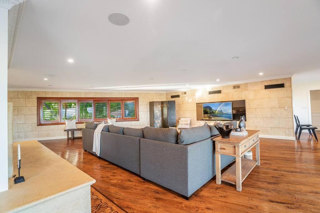 5bdr Park Lane Villa-basketball Court-pool-views Villa *