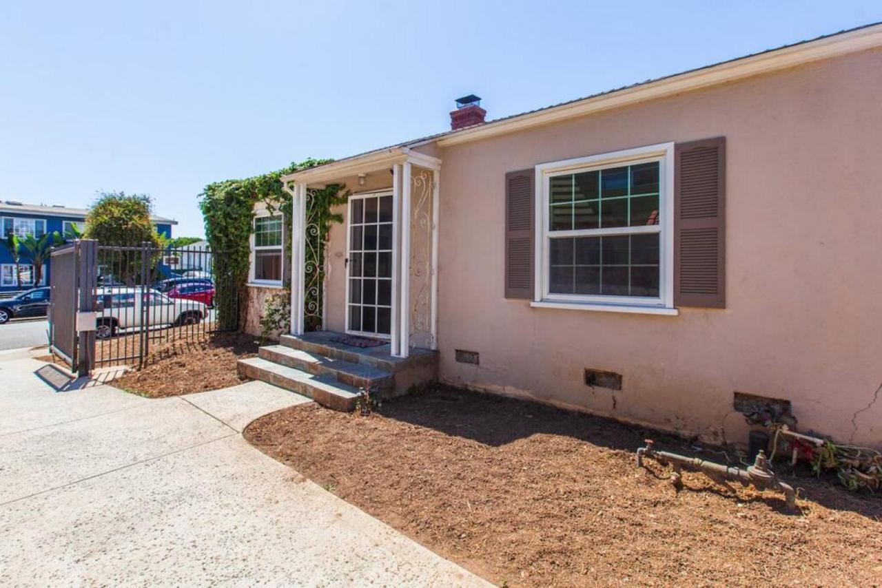 Spacious 2 Bedroom Unit With Fireplace F Apartment