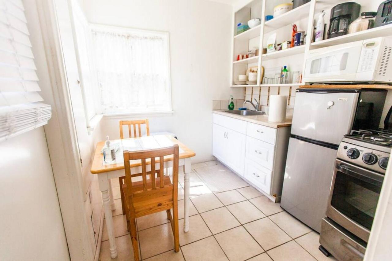 Lovely Located In Santa Monica A Apartment *