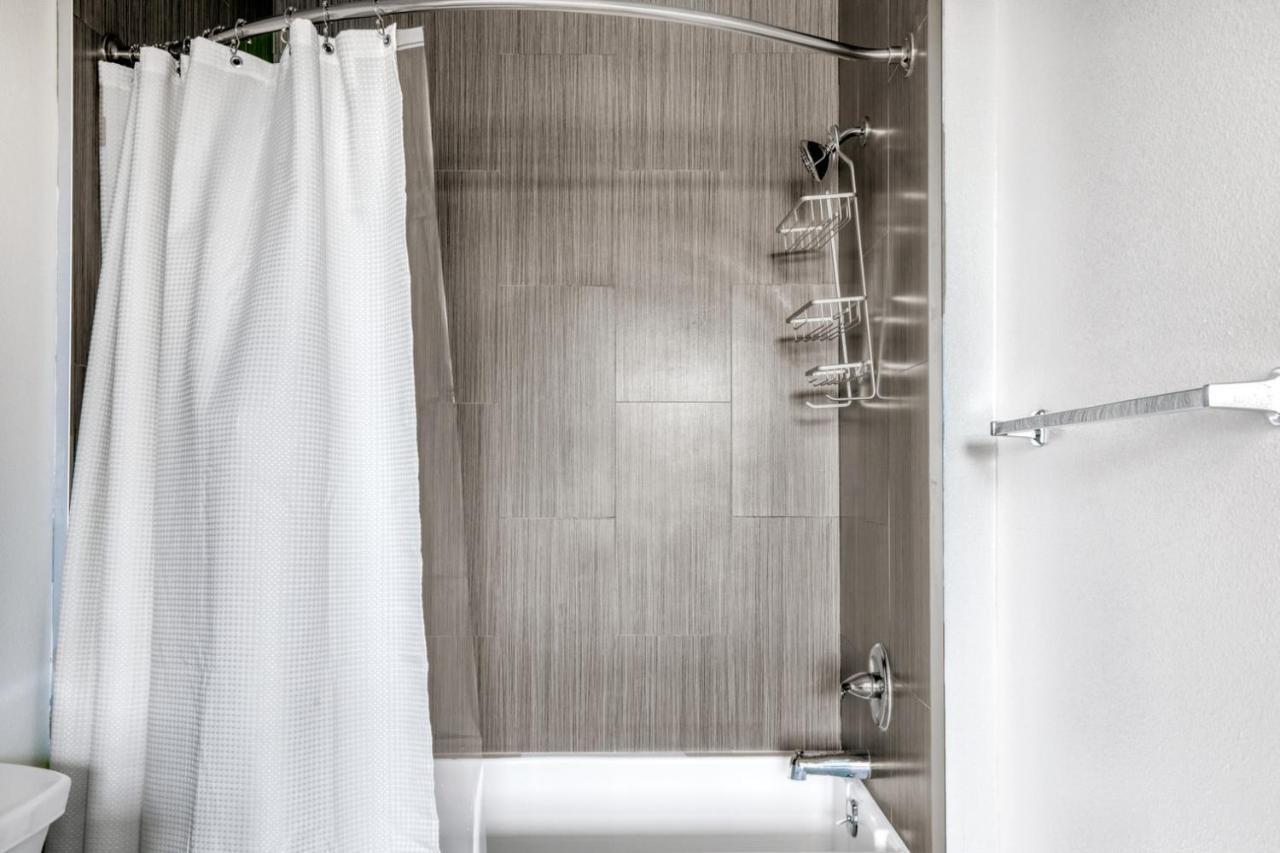 North Hollywood 2br W Gym Pool Nr Tj Lax-880