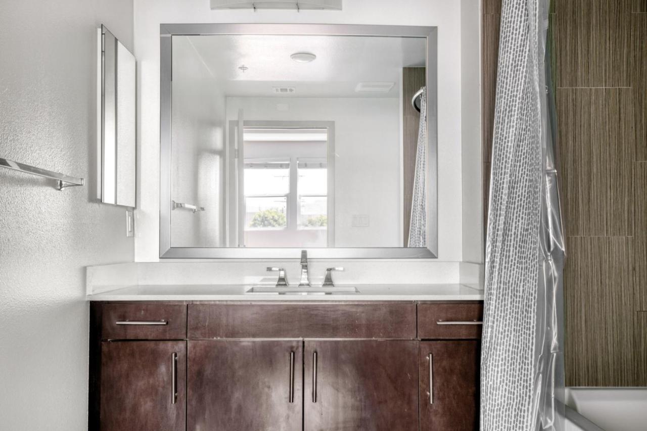 North Hollywood 2br W Gym Pool Nr Tj Lax-880