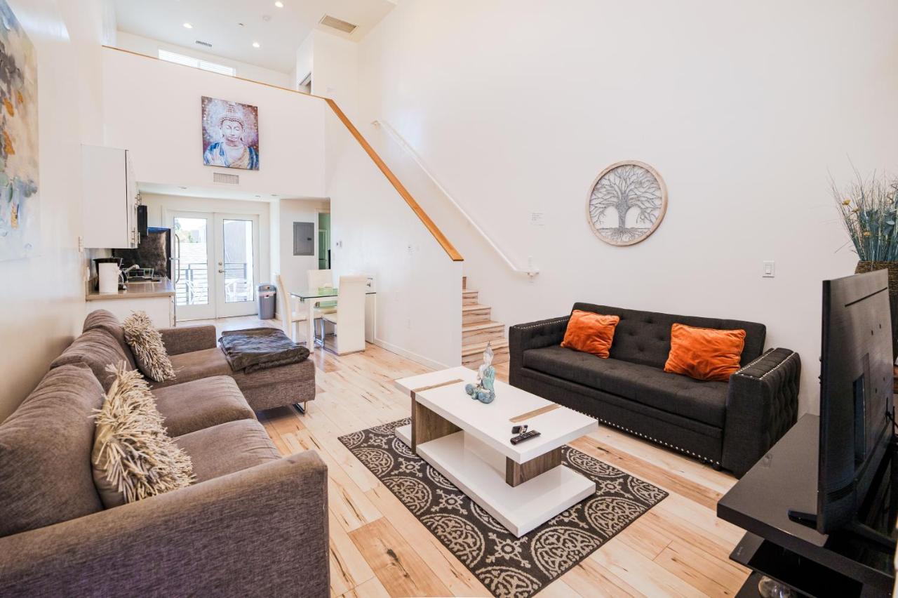 Chic 1-bed Hollywood Loft Iconic Sign Views & Private Parking * Los Angeles